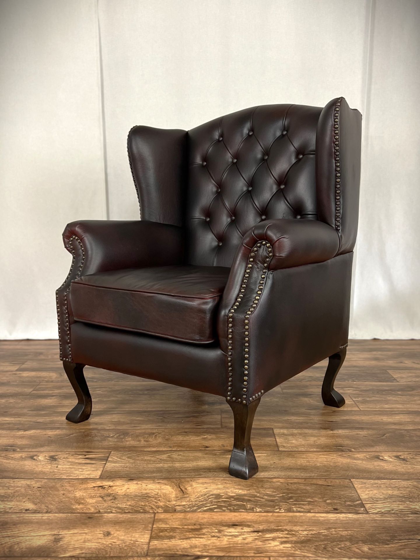 Vintage Möbel, Couch, Kommode, Hocker, Sessel, Sofa, Chesterfield, Chippendale, DeSede Sitzmöbel, Interior, Antik, Barock, Garnitur, Leder, Englische Möbel, Kolonialstil, Vintage, Design, Clubsessel, Wandbild, Portrait, Sekretär, Esstisch, Tisch, Holztisch, Marmortisch, shop, dress, clothes Vintage Möbel, Couch, Kommode, Hocker, Sessel, Sofa, Chesterfield, Chippendale, DeSede Sitzmöbel, Interior, Antik, Barock, Garnitur, Leder, Englische Möbel, Kolonialstil, Vintage, Design, Clubsessel, Wandbild, Portrait, Sekretär, Esstisch, Tisch, Holztisch, Marmortisch, shop, dress, clothes