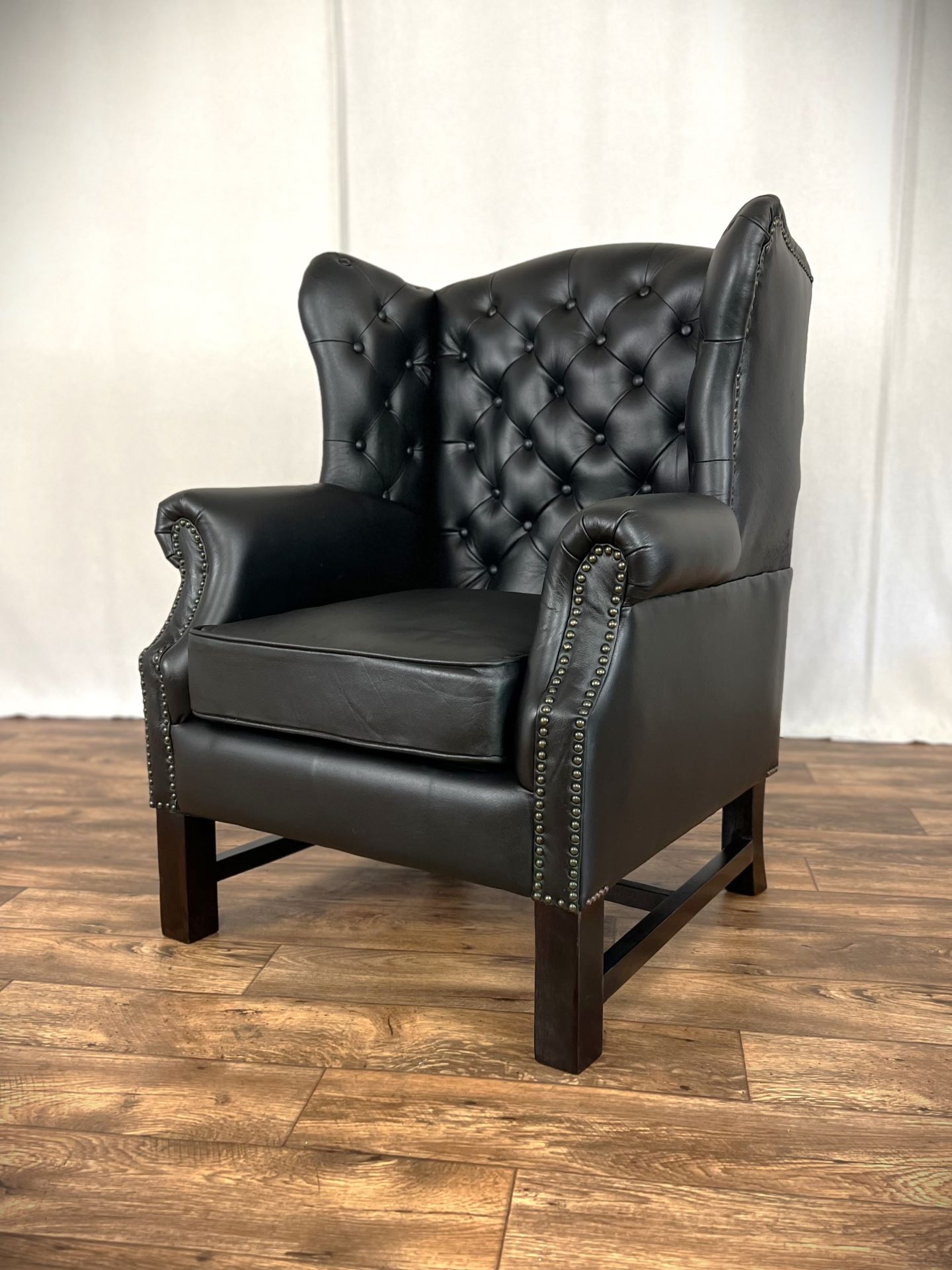 Vintage Möbel, Couch, Kommode, Hocker, Sessel, Sofa, Chesterfield, Chippendale, DeSede Sitzmöbel, Interior, Antik, Barock, Garnitur, Leder, Englische Möbel, Kolonialstil, Vintage, Design, Clubsessel, Wandbild, Portrait, Sekretär, Esstisch, Tisch, Holztisch, Marmortisch, Gemälde Vintage Möbel, Couch, Kommode, Hocker, Sessel, Sofa, Chesterfield, Chippendale, DeSede Sitzmöbel, Interior, Antik, Barock, Garnitur, Leder, Englische Möbel, Kolonialstil, Vintage, Design, Clubsessel, Wandbild, Portrait, Sekretär, Esstisch, Tisch, Holztisch, Marmortisch, Gemälde