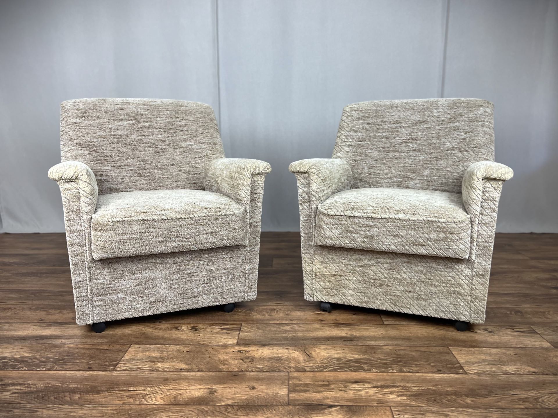 Vintage Möbel, Couch, Kommode, Hocker, Sessel, Sofa, Chesterfield, Chippendale, DeSede Sitzmöbel, Interior, Antik, Barock, Garnitur, Leder, Englische Möbel, Kolonialstil, Vintage, Design, Clubsessel, Wandbild, Portrait, Sekretär, Esstisch, Tisch, Holztisch, Marmortisch, shop, dress, clothes Vintage Möbel, Couch, Kommode, Hocker, Sessel, Sofa, Chesterfield, Chippendale, DeSede Sitzmöbel, Interior, Antik, Barock, Garnitur, Leder, Englische Möbel, Kolonialstil, Vintage, Design, Clubsessel, Wandbild, Portrait, Sekretär, Esstisch, Tisch, Holztisch, Marmortisch, shop, dress, clothes