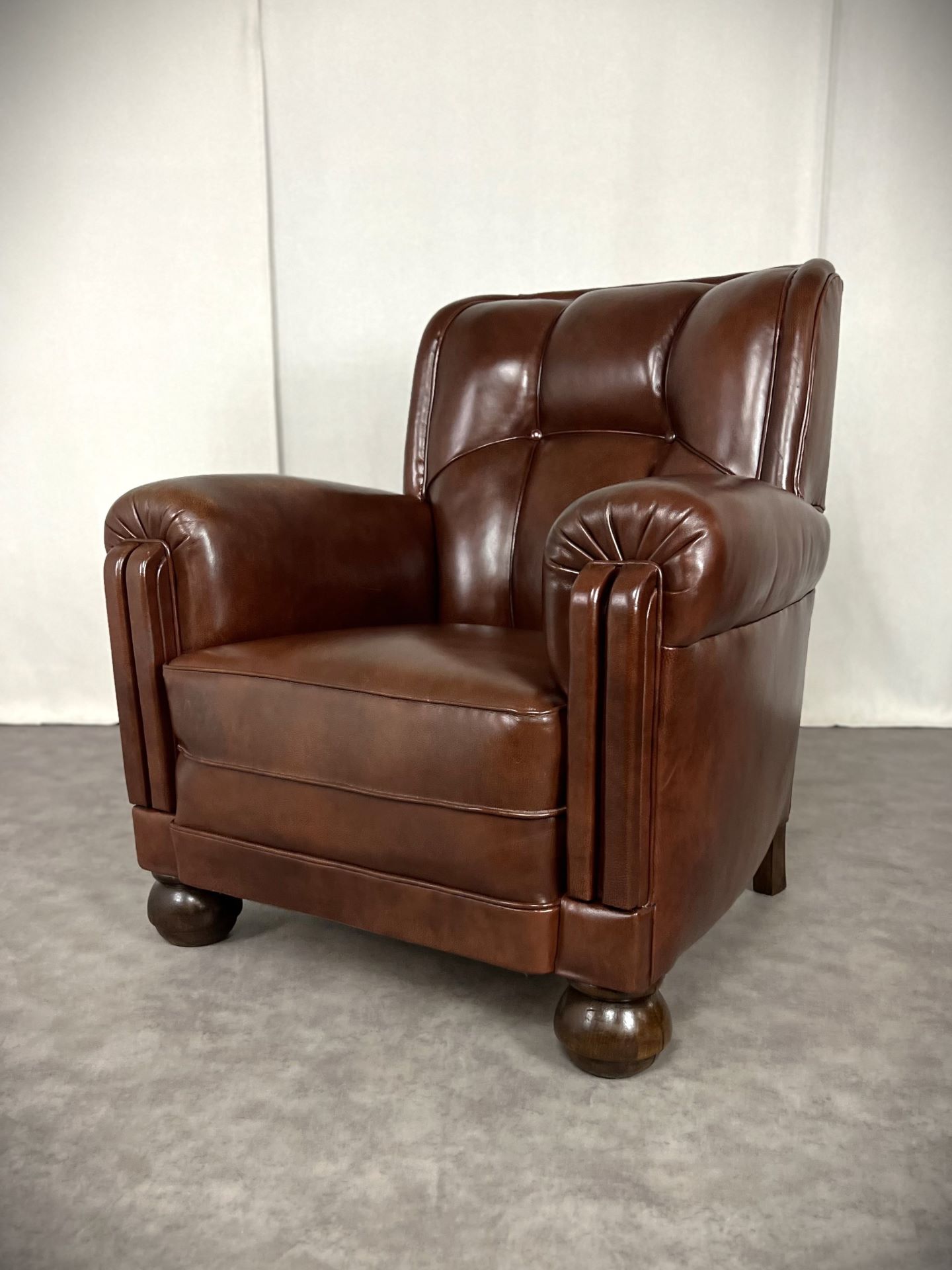 Vintage Möbel, Couch, Kommode, Hocker, Sessel, Sofa, Chesterfield, Chippendale, DeSede Sitzmöbel, Interior, Antik, Barock, Garnitur, Leder, Englische Möbel, Kolonialstil, Vintage, Design, Clubsessel, Wandbild, Portrait, Sekretär, Esstisch, Tisch, Holztisch, Marmortisch, shop, dress, clothes, online shop Vintage Möbel, Couch, Kommode, Hocker, Sessel, Sofa, Chesterfield, Chippendale, DeSede Sitzmöbel, Interior, Antik, Barock, Garnitur, Leder, Englische Möbel, Kolonialstil, Vintage, Design, Clubsessel, Wandbild, Portrait, Sekretär, Esstisch, Tisch, Holztisch, Marmortisch, shop, dress, clothes, online shop