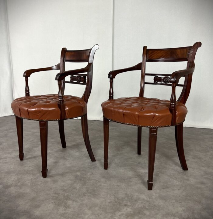 Vintage Möbel, Couch, Kommode, Hocker, Sessel, Sofa, Chesterfield, Chippendale, DeSede Sitzmöbel, Interior, Antik, Barock, Garnitur, Leder, Englische Möbel, Kolonialstil, Vintage, Design, Clubsessel, Wandbild, Portrait, Sekretär, Esstisch, Tisch, Holztisch, Marmortisch, shop, dress, clothes, online shop
