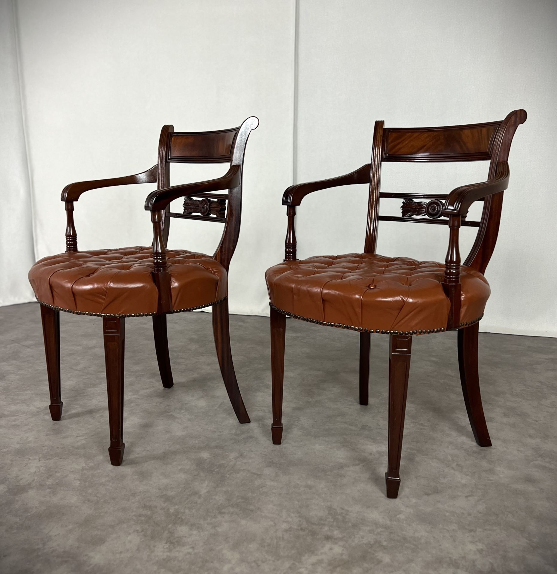 Vintage Möbel, Couch, Kommode, Hocker, Sessel, Sofa, Chesterfield, Chippendale, DeSede Sitzmöbel, Interior, Antik, Barock, Garnitur, Leder, Englische Möbel, Kolonialstil, Vintage, Design, Clubsessel, Wandbild, Portrait, Sekretär, Esstisch, Tisch, Holztisch, Marmortisch, shop, dress, clothes, online shop Vintage Möbel, Couch, Kommode, Hocker, Sessel, Sofa, Chesterfield, Chippendale, DeSede Sitzmöbel, Interior, Antik, Barock, Garnitur, Leder, Englische Möbel, Kolonialstil, Vintage, Design, Clubsessel, Wandbild, Portrait, Sekretär, Esstisch, Tisch, Holztisch, Marmortisch, shop, dress, clothes, online shop
