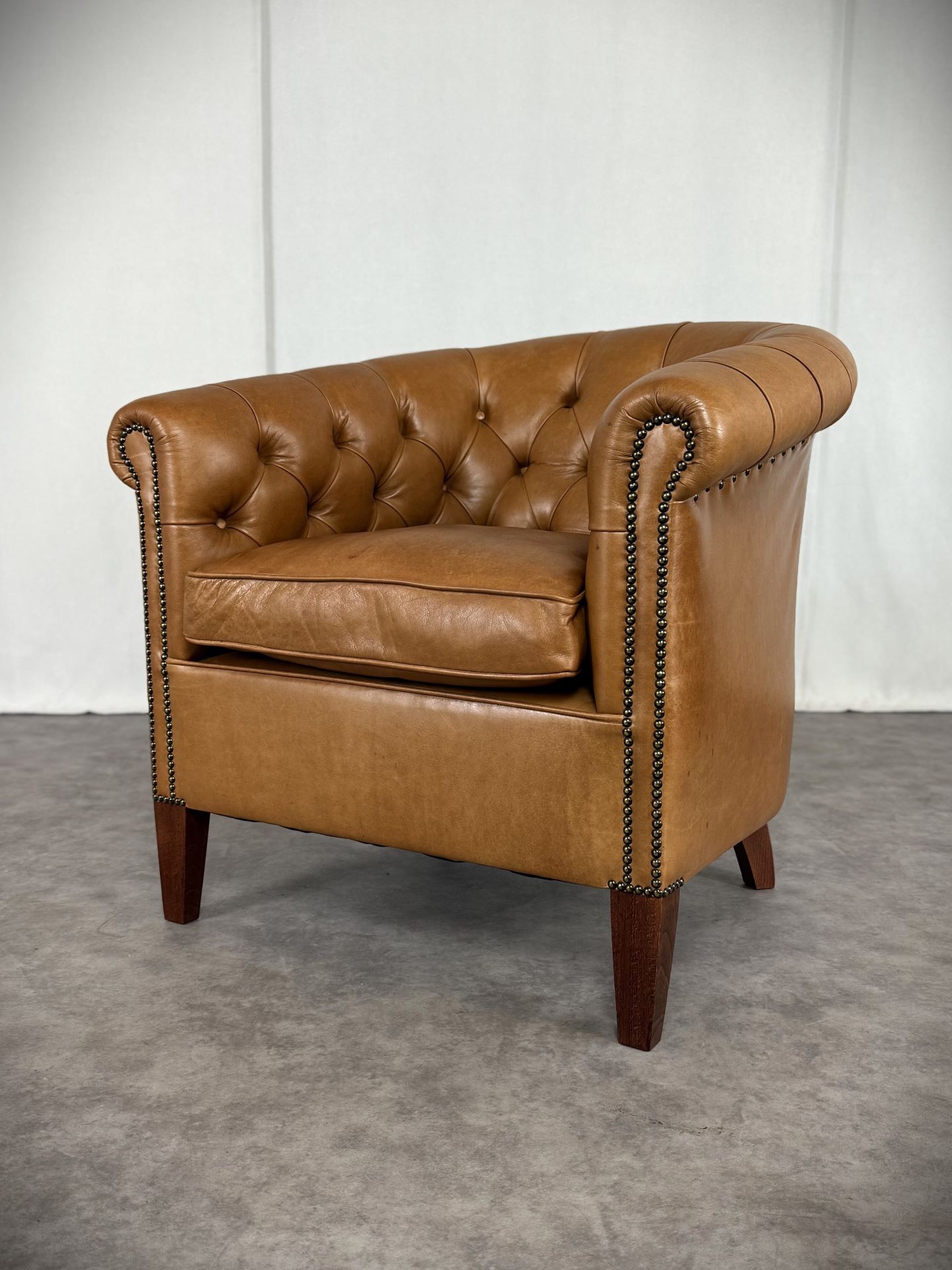 Vintage Möbel, Couch, Kommode, Hocker, Sessel, Sofa, Chesterfield, Chippendale, DeSede Sitzmöbel, Interior, Antik, Barock, Garnitur, Leder, Englische Möbel, Kolonialstil, Vintage, Design, Clubsessel, Wandbild, Portrait, Sekretär, Esstisch, Tisch, Holztisch, Marmortisch, shop, dress, clothes, online shop Vintage Möbel, Couch, Kommode, Hocker, Sessel, Sofa, Chesterfield, Chippendale, DeSede Sitzmöbel, Interior, Antik, Barock, Garnitur, Leder, Englische Möbel, Kolonialstil, Vintage, Design, Clubsessel, Wandbild, Portrait, Sekretär, Esstisch, Tisch, Holztisch, Marmortisch, shop, dress, clothes, online shop