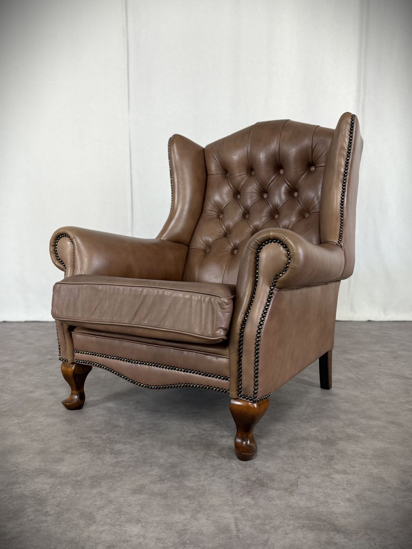 Vintage Möbel, Couch, Kommode, Hocker, Sessel, Sofa, Chesterfield, Chippendale, DeSede Sitzmöbel, Interior, Antik, Barock, Garnitur, Leder, Englische Möbel, Kolonialstil, Vintage, Design, Clubsessel, Wandbild, Portrait, Sekretär, Esstisch, Tisch, Holztisch, Marmortisch, shop, dress, clothes, online shop Vintage Möbel, Couch, Kommode, Hocker, Sessel, Sofa, Chesterfield, Chippendale, DeSede Sitzmöbel, Interior, Antik, Barock, Garnitur, Leder, Englische Möbel, Kolonialstil, Vintage, Design, Clubsessel, Wandbild, Portrait, Sekretär, Esstisch, Tisch, Holztisch, Marmortisch, shop, dress, clothes, online shop