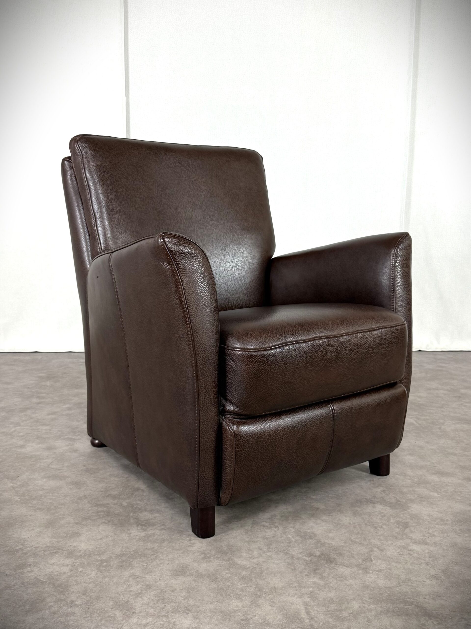 Vintage Möbel, Couch, Kommode, Hocker, Sessel, Sofa, Chesterfield, Chippendale, DeSede Sitzmöbel, Interior, Antik, Barock, Garnitur, Leder, Englische Möbel, Kolonialstil, Vintage, Design, Clubsessel, Wandbild, Portrait, Sekretär, Esstisch, Tisch, Holztisch, Marmortisch, shop, dress, clothes, online shop Vintage Möbel, Couch, Kommode, Hocker, Sessel, Sofa, Chesterfield, Chippendale, DeSede Sitzmöbel, Interior, Antik, Barock, Garnitur, Leder, Englische Möbel, Kolonialstil, Vintage, Design, Clubsessel, Wandbild, Portrait, Sekretär, Esstisch, Tisch, Holztisch, Marmortisch, shop, dress, clothes, online shop