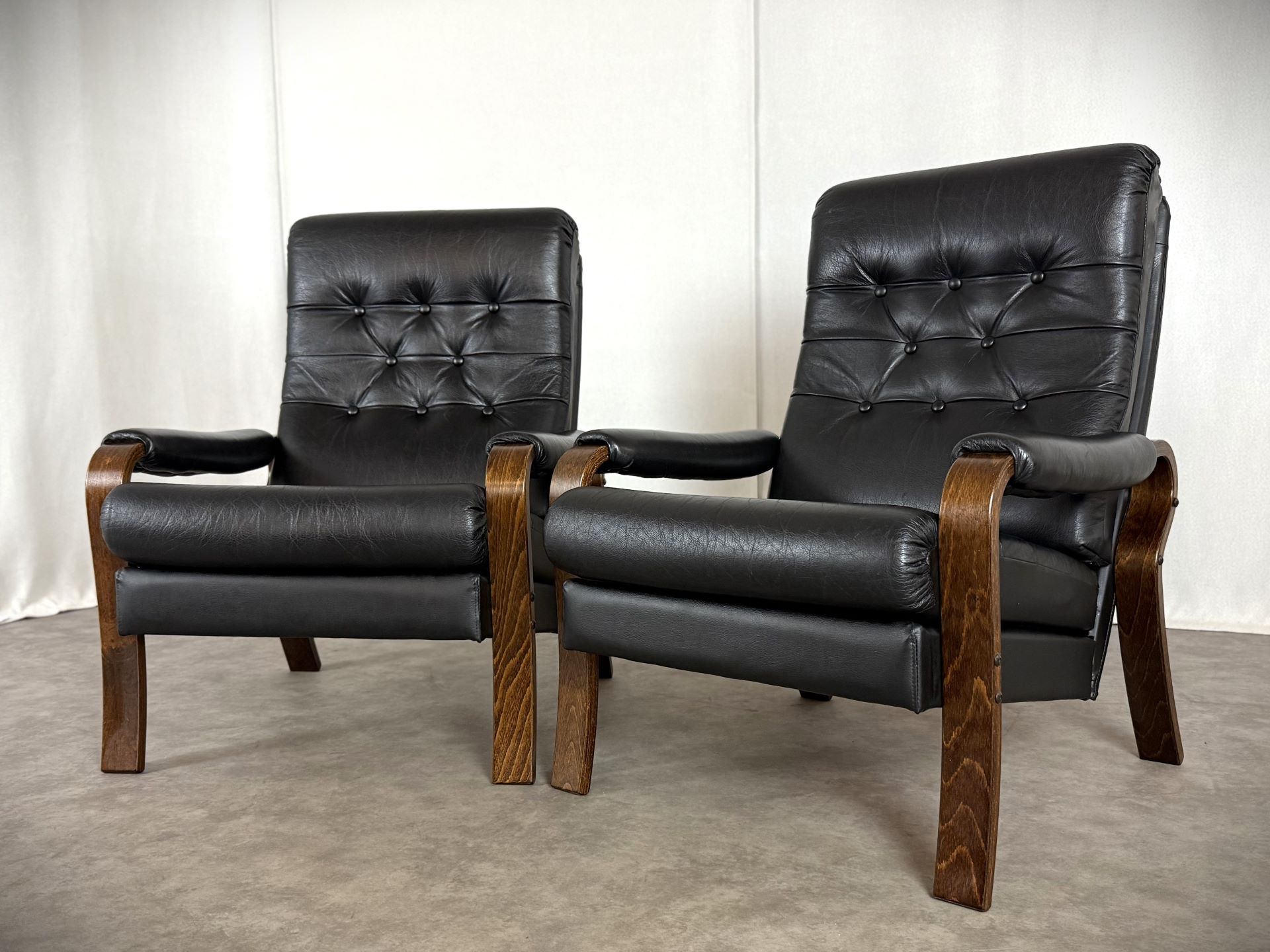 Vintage Möbel, Couch, Kommode, Hocker, Sessel, Sofa, Chesterfield, Chippendale, DeSede Sitzmöbel, Interior, Antik, Barock, Garnitur, Leder, Englische Möbel, Kolonialstil, Vintage, Design, Clubsessel, Wandbild, Portrait, Sekretär, Esstisch, Tisch, Holztisch, Marmortisch, shop, dress, clothes, online shop Vintage Möbel, Couch, Kommode, Hocker, Sessel, Sofa, Chesterfield, Chippendale, DeSede Sitzmöbel, Interior, Antik, Barock, Garnitur, Leder, Englische Möbel, Kolonialstil, Vintage, Design, Clubsessel, Wandbild, Portrait, Sekretär, Esstisch, Tisch, Holztisch, Marmortisch, shop, dress, clothes, online shop