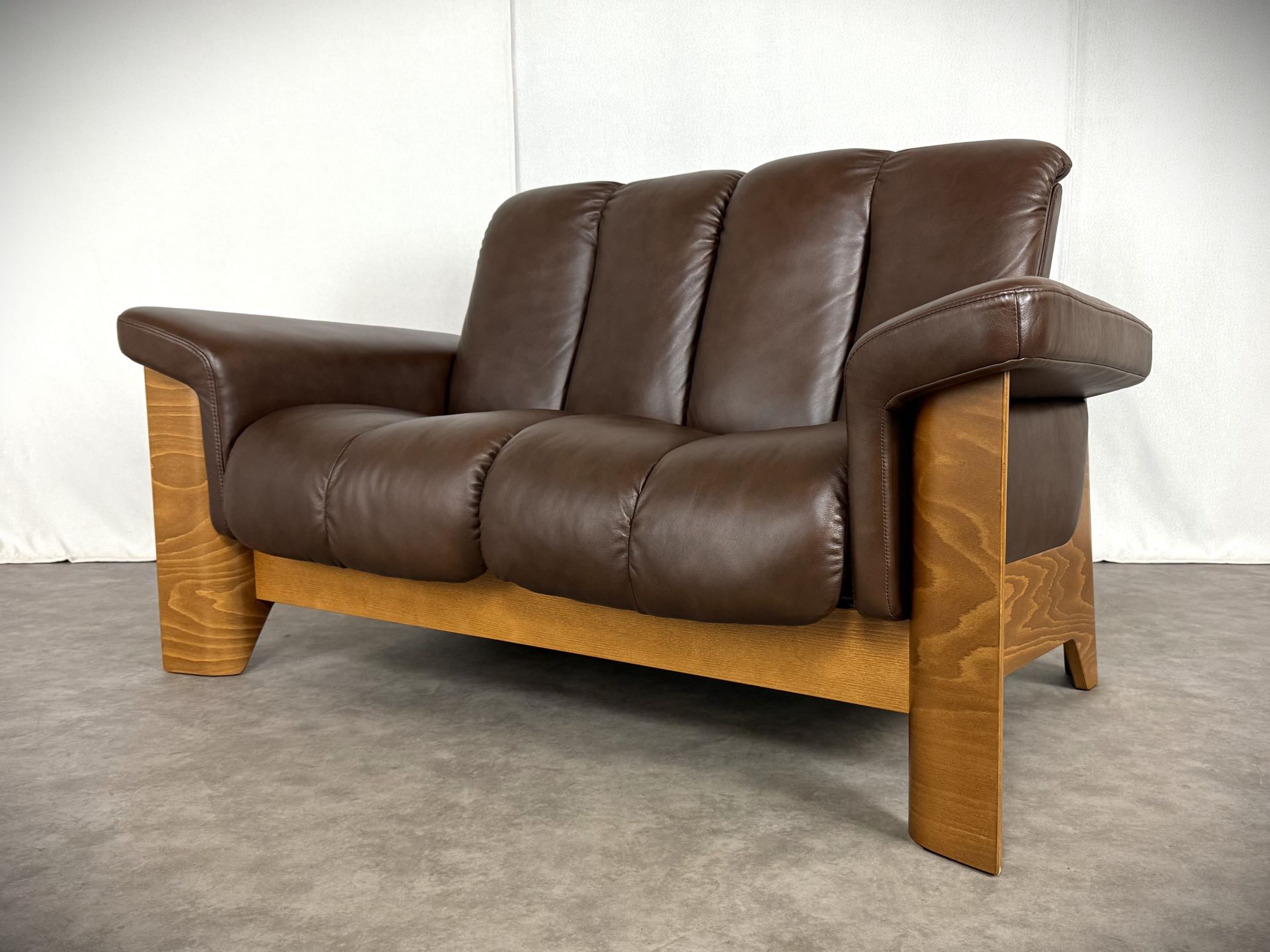 Vintage Möbel, Couch, Kommode, Hocker, Sessel, Sofa, Chesterfield, Chippendale, DeSede Sitzmöbel, Interior, Antik, Barock, Garnitur, Leder, Englische Möbel, Kolonialstil, Vintage, Design, Clubsessel, Wandbild, Portrait, Sekretär, Esstisch, Tisch, Holztisch, Marmortisch, shop, dress, clothes, online shop Vintage Möbel, Couch, Kommode, Hocker, Sessel, Sofa, Chesterfield, Chippendale, DeSede Sitzmöbel, Interior, Antik, Barock, Garnitur, Leder, Englische Möbel, Kolonialstil, Vintage, Design, Clubsessel, Wandbild, Portrait, Sekretär, Esstisch, Tisch, Holztisch, Marmortisch, shop, dress, clothes, online shop
