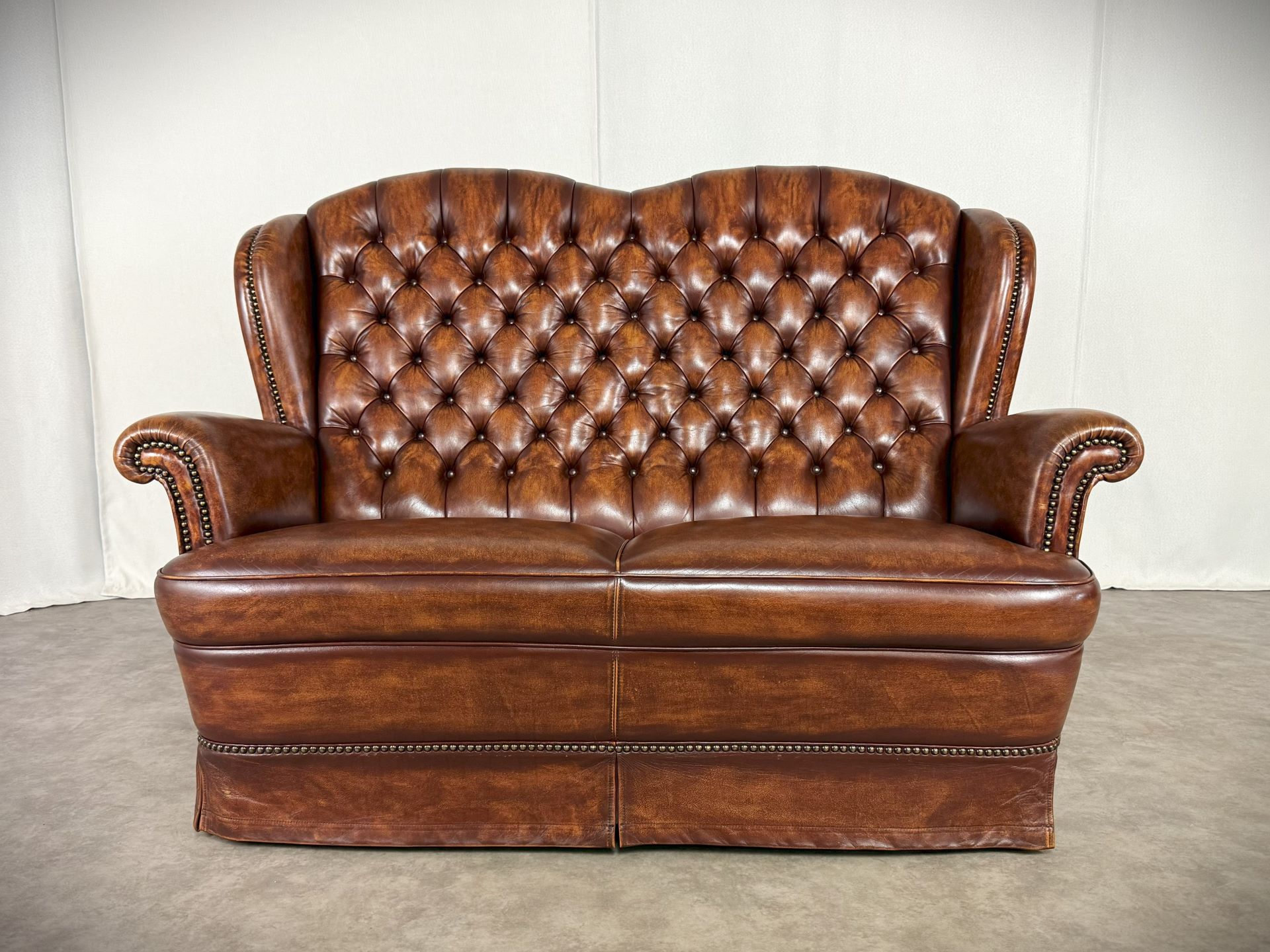 Vintage Möbel, Couch, Kommode, Hocker, Sessel, Sofa, Chesterfield, Chippendale, DeSede Sitzmöbel, Interior, Antik, Barock, Garnitur, Leder, Englische Möbel, Kolonialstil, Vintage, Design, Clubsessel, Wandbild, Portrait, Sekretär, Esstisch, Tisch, Holztisch, Marmortisch, shop, dress, clothes, online shop Vintage Möbel, Couch, Kommode, Hocker, Sessel, Sofa, Chesterfield, Chippendale, DeSede Sitzmöbel, Interior, Antik, Barock, Garnitur, Leder, Englische Möbel, Kolonialstil, Vintage, Design, Clubsessel, Wandbild, Portrait, Sekretär, Esstisch, Tisch, Holztisch, Marmortisch, shop, dress, clothes, online shop