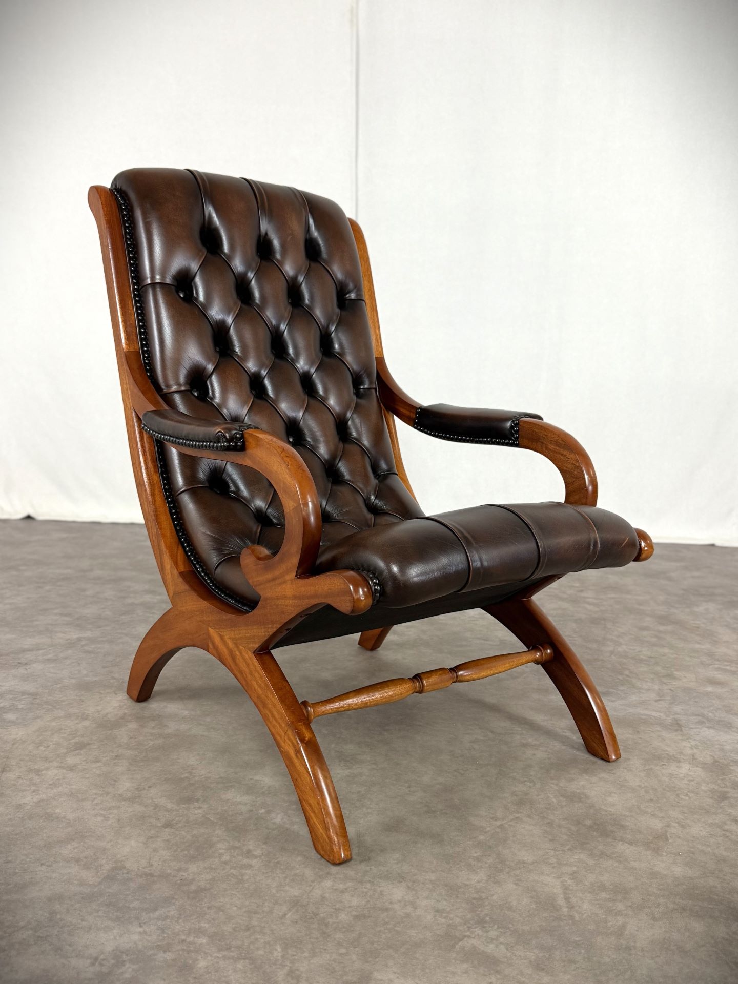 Vintage Möbel, Couch, Kommode, Hocker, Sessel, Sofa, Chesterfield, Chippendale, DeSede Sitzmöbel, Interior, Antik, Barock, Garnitur, Leder, Englische Möbel, Kolonialstil, Vintage, Design, Clubsessel, Wandbild, Portrait, Sekretär, Esstisch, Tisch, Holztisch, Marmortisch, shop, dress, clothes, online shop Vintage Möbel, Couch, Kommode, Hocker, Sessel, Sofa, Chesterfield, Chippendale, DeSede Sitzmöbel, Interior, Antik, Barock, Garnitur, Leder, Englische Möbel, Kolonialstil, Vintage, Design, Clubsessel, Wandbild, Portrait, Sekretär, Esstisch, Tisch, Holztisch, Marmortisch, shop, dress, clothes, online shop