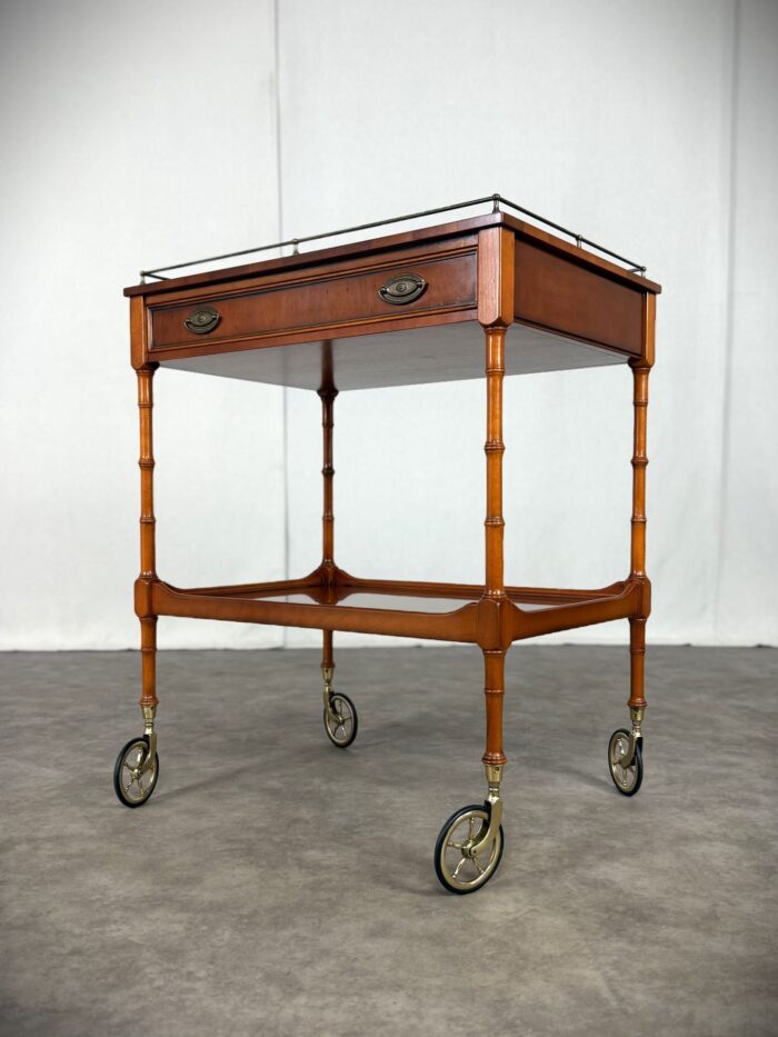 Vintage Möbel, Couch, Kommode, Hocker, Sessel, Sofa, Chesterfield, Chippendale, DeSede Sitzmöbel, Interior, Antik, Barock, Garnitur, Leder, Englische Möbel, Kolonialstil, Vintage, Design, Clubsessel, Wandbild, Portrait, Sekretär, Esstisch, Tisch, Holztisch, Marmortisch, shop, dress, clothes, online shop