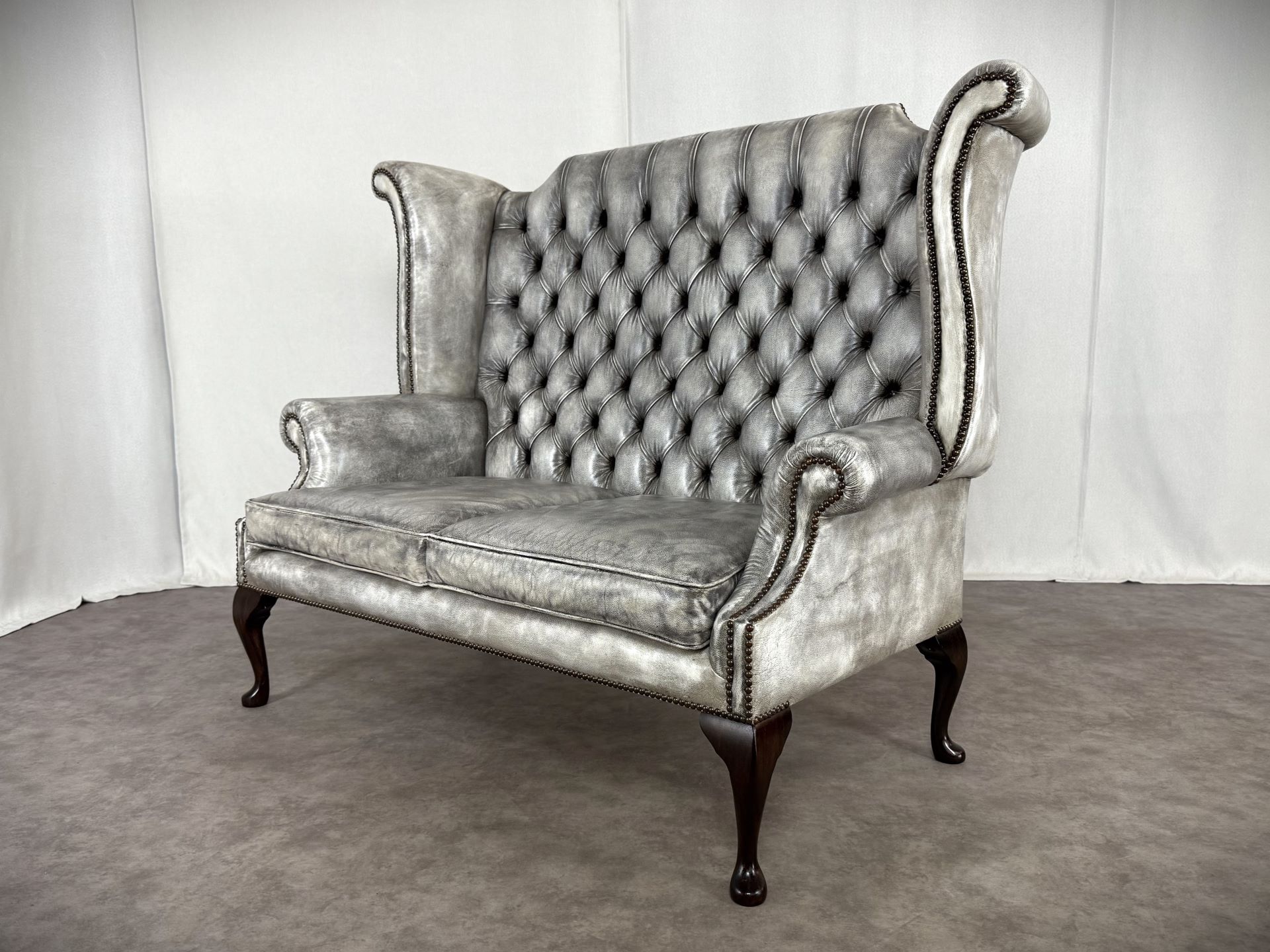 Vintage Möbel, Couch, Kommode, Hocker, Sessel, Sofa, Chesterfield, Chippendale, DeSede Sitzmöbel, Interior, Antik, Barock, Garnitur, Leder, Englische Möbel, Kolonialstil, Vintage, Design, Clubsessel, Wandbild, Portrait, Sekretär, Esstisch, Tisch, Holztisch, Marmortisch, shop, dress, clothes, online shop Vintage Möbel, Couch, Kommode, Hocker, Sessel, Sofa, Chesterfield, Chippendale, DeSede Sitzmöbel, Interior, Antik, Barock, Garnitur, Leder, Englische Möbel, Kolonialstil, Vintage, Design, Clubsessel, Wandbild, Portrait, Sekretär, Esstisch, Tisch, Holztisch, Marmortisch, shop, dress, clothes, online shop