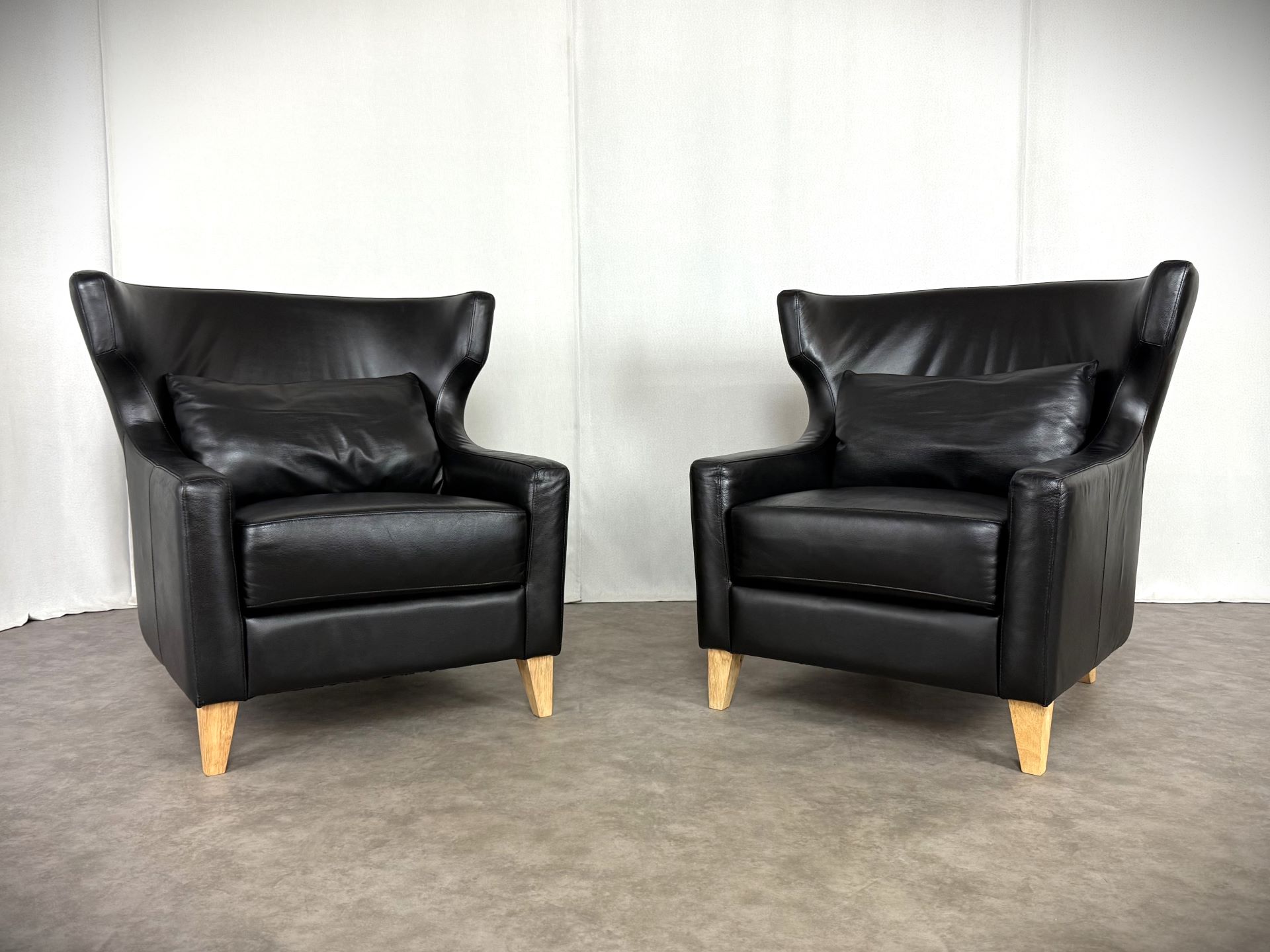 Vintage Möbel, Couch, Kommode, Hocker, Sessel, Sofa, Chesterfield, Chippendale, DeSede Sitzmöbel, Interior, Antik, Barock, Garnitur, Leder, Englische Möbel, Kolonialstil, Vintage, Design, Clubsessel, Wandbild, Portrait, Sekretär, Esstisch, Tisch, Holztisch, Marmortisch, shop, dress, clothes, online shop Vintage Möbel, Couch, Kommode, Hocker, Sessel, Sofa, Chesterfield, Chippendale, DeSede Sitzmöbel, Interior, Antik, Barock, Garnitur, Leder, Englische Möbel, Kolonialstil, Vintage, Design, Clubsessel, Wandbild, Portrait, Sekretär, Esstisch, Tisch, Holztisch, Marmortisch, shop, dress, clothes, online shop