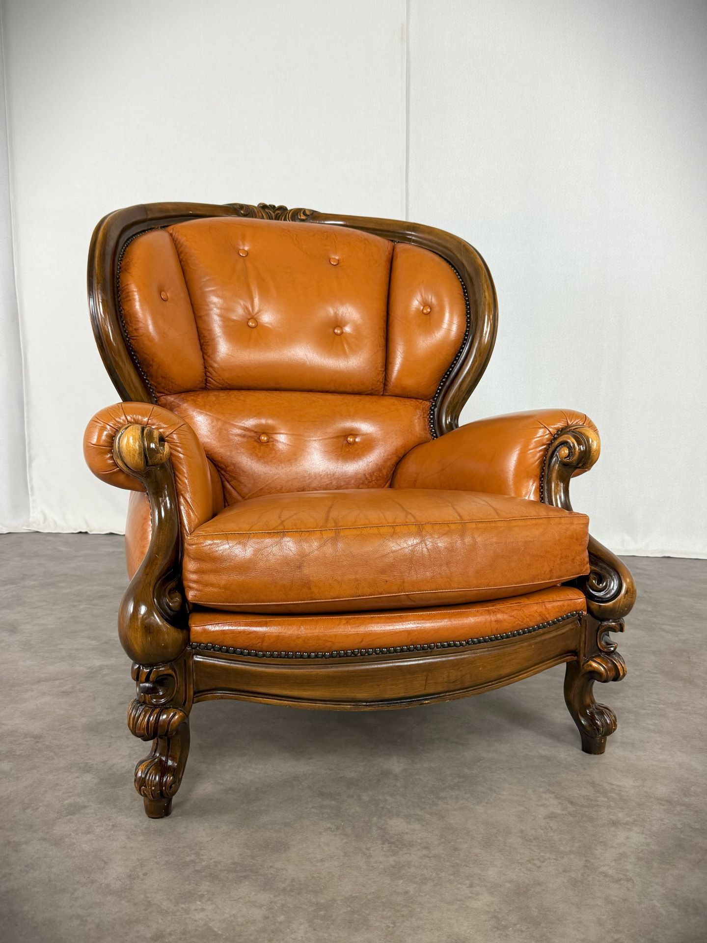 Vintage Möbel, Couch, Kommode, Hocker, Sessel, Sofa, Chesterfield, Chippendale, DeSede Sitzmöbel, Interior, Antik, Barock, Garnitur, Leder, Englische Möbel, Kolonialstil, Vintage, Design, Clubsessel, Wandbild, Portrait, Sekretär, Esstisch, Tisch, Holztisch, Marmortisch, shop, dress, clothes, online shop Vintage Möbel, Couch, Kommode, Hocker, Sessel, Sofa, Chesterfield, Chippendale, DeSede Sitzmöbel, Interior, Antik, Barock, Garnitur, Leder, Englische Möbel, Kolonialstil, Vintage, Design, Clubsessel, Wandbild, Portrait, Sekretär, Esstisch, Tisch, Holztisch, Marmortisch, shop, dress, clothes, online shop