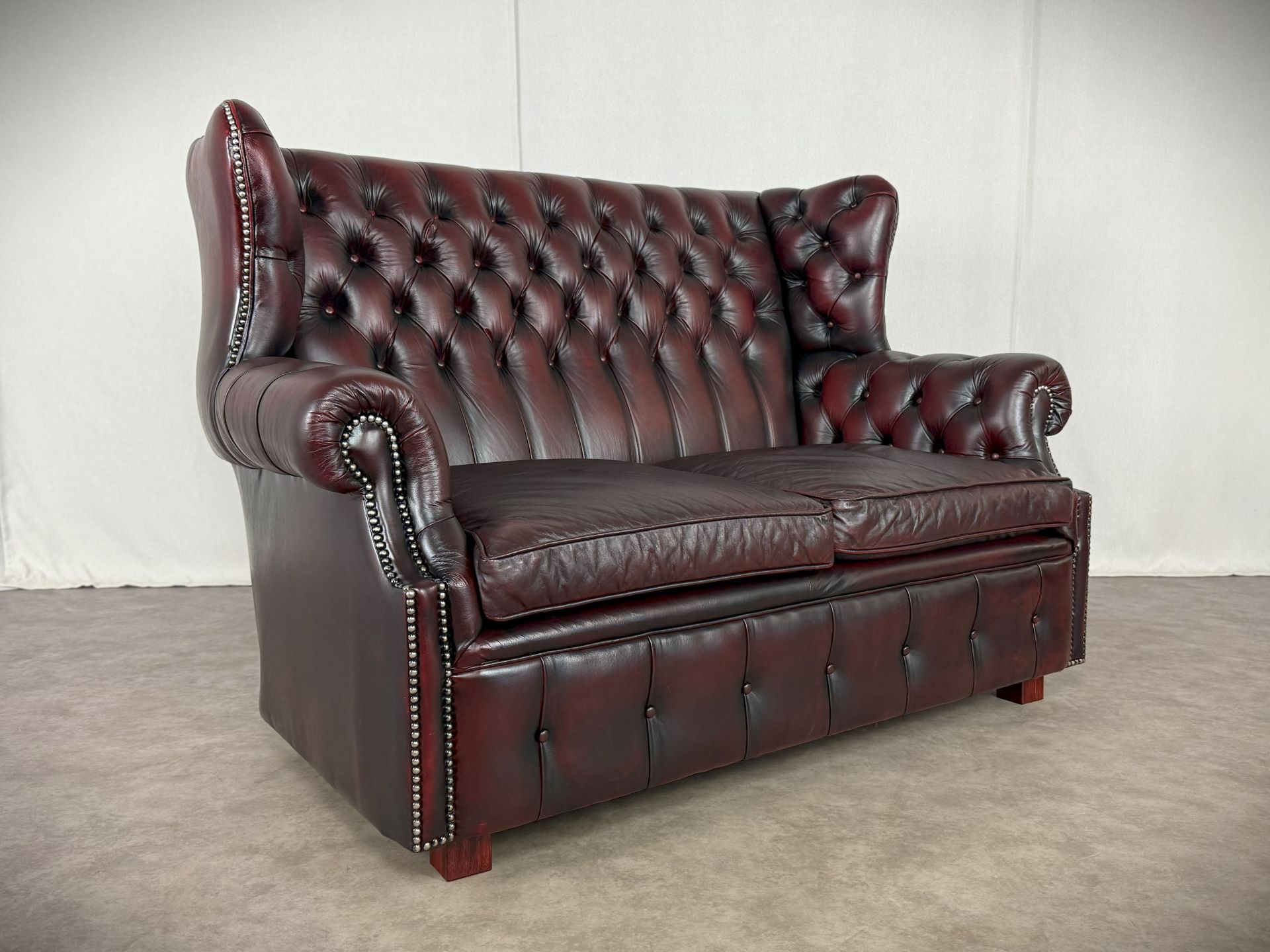 Vintage Möbel, Couch, Kommode, Hocker, Sessel, Sofa, Chesterfield, Chippendale, DeSede Sitzmöbel, Interior, Antik, Barock, Garnitur, Leder, Englische Möbel, Kolonialstil, Vintage, Design, Clubsessel, Wandbild, Portrait, Sekretär, Esstisch, Tisch, Holztisch, Marmortisch, shop, dress, clothes, online shop Vintage Möbel, Couch, Kommode, Hocker, Sessel, Sofa, Chesterfield, Chippendale, DeSede Sitzmöbel, Interior, Antik, Barock, Garnitur, Leder, Englische Möbel, Kolonialstil, Vintage, Design, Clubsessel, Wandbild, Portrait, Sekretär, Esstisch, Tisch, Holztisch, Marmortisch, shop, dress, clothes, online shop