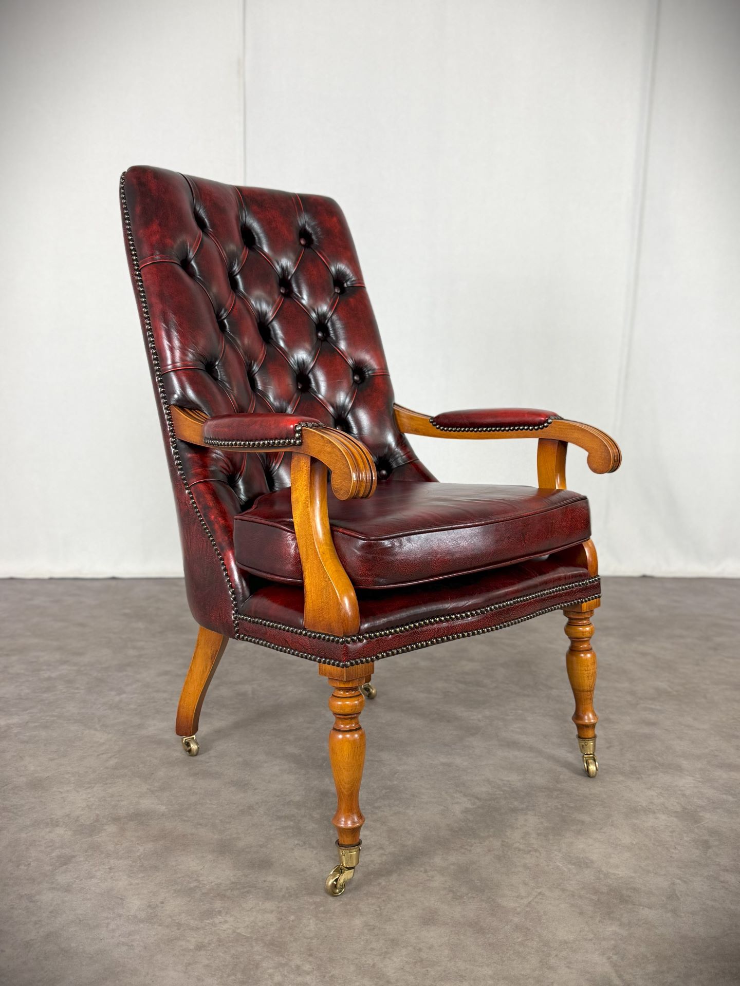 Vintage Möbel, Couch, Kommode, Hocker, Sessel, Sofa, Chesterfield, Chippendale, DeSede Sitzmöbel, Interior, Antik, Barock, Garnitur, Leder, Englische Möbel, Kolonialstil, Vintage, Design, Clubsessel, Wandbild, Portrait, Sekretär, Esstisch, Tisch, Holztisch, Marmortisch, shop, dress, clothes, online shop Vintage Möbel, Couch, Kommode, Hocker, Sessel, Sofa, Chesterfield, Chippendale, DeSede Sitzmöbel, Interior, Antik, Barock, Garnitur, Leder, Englische Möbel, Kolonialstil, Vintage, Design, Clubsessel, Wandbild, Portrait, Sekretär, Esstisch, Tisch, Holztisch, Marmortisch, shop, dress, clothes, online shop