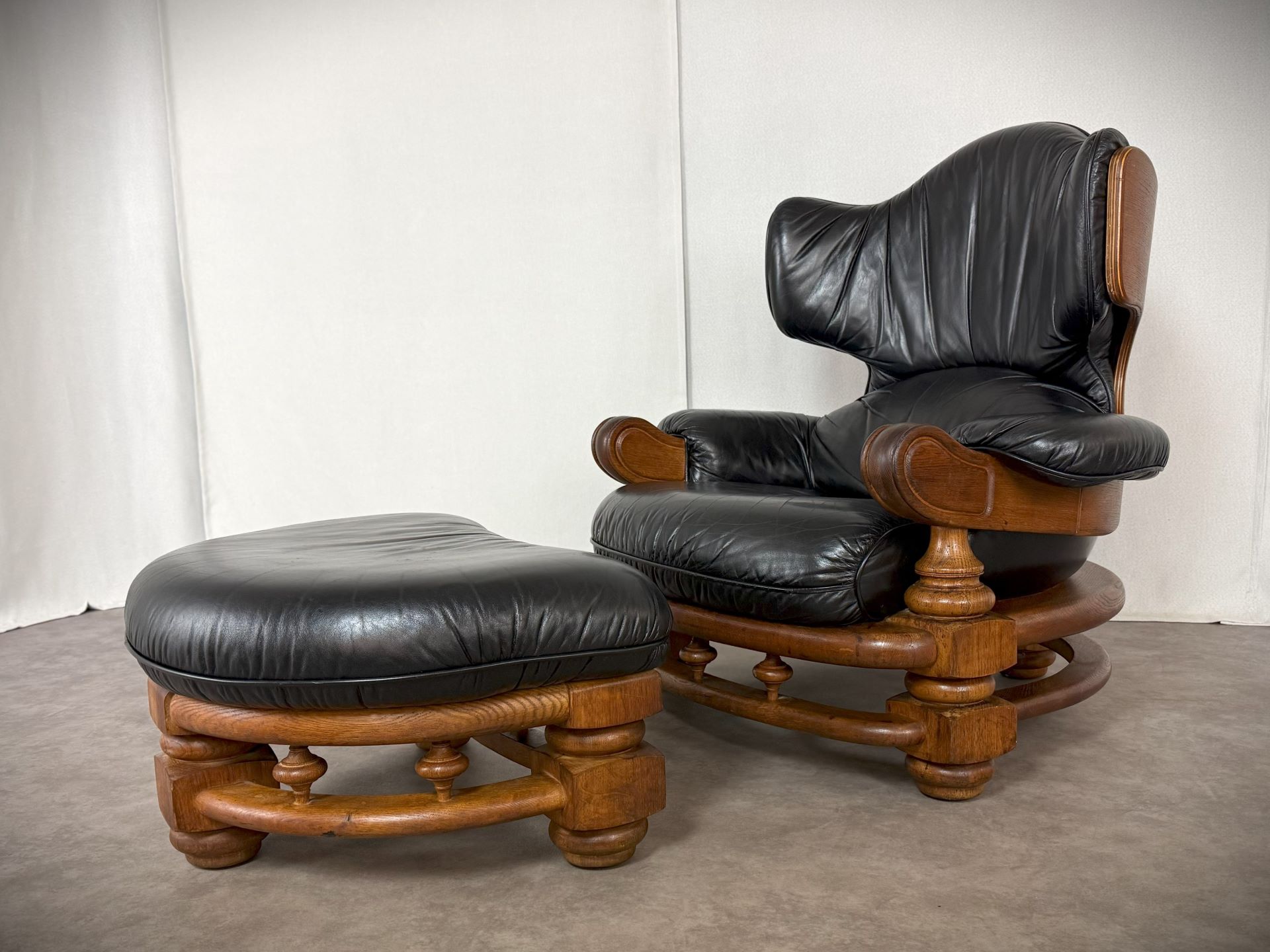 Vintage Möbel, Couch, Kommode, Hocker, Sessel, Sofa, Chesterfield, Chippendale, DeSede Sitzmöbel, Interior, Antik, Barock, Garnitur, Leder, Englische Möbel, Kolonialstil, Vintage, Design, Clubsessel, Wandbild, Portrait, Sekretär, Esstisch, Tisch, Holztisch, Marmortisch, shop, dress, clothes, online shop, boho Vintage Möbel, Couch, Kommode, Hocker, Sessel, Sofa, Chesterfield, Chippendale, DeSede Sitzmöbel, Interior, Antik, Barock, Garnitur, Leder, Englische Möbel, Kolonialstil, Vintage, Design, Clubsessel, Wandbild, Portrait, Sekretär, Esstisch, Tisch, Holztisch, Marmortisch, shop, dress, clothes, online shop, boho