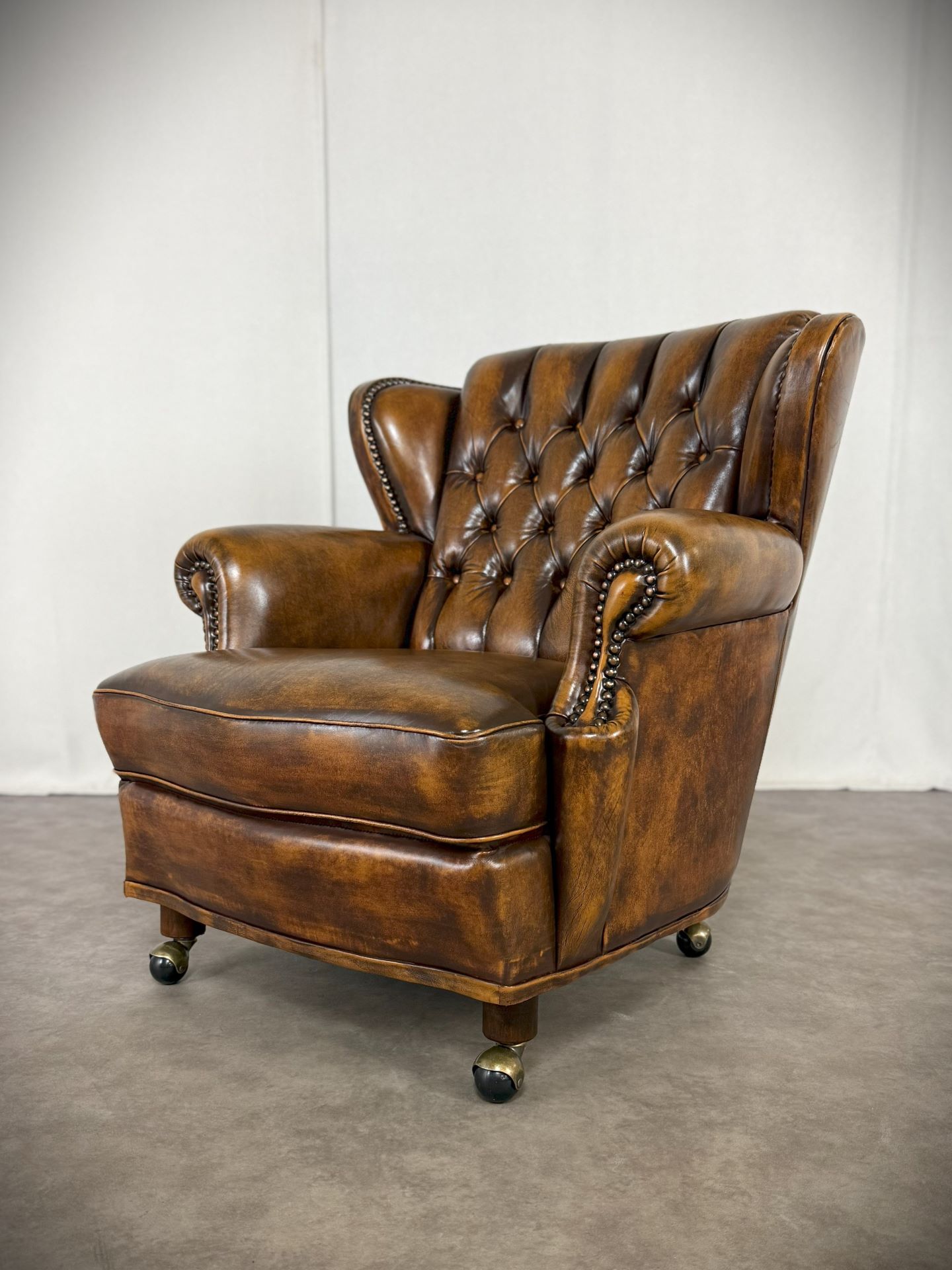 Vintage Möbel, Couch, Kommode, Hocker, Sessel, Sofa, Chesterfield, Chippendale, DeSede Sitzmöbel, Interior, Antik, Barock, Garnitur, Leder, Englische Möbel, Kolonialstil, Vintage, Design, Clubsessel, Wandbild, Portrait, Sekretär, Esstisch, Tisch, Holztisch, Marmortisch, shop, dress, clothes, online shop, boho, space-age Vintage Möbel, Couch, Kommode, Hocker, Sessel, Sofa, Chesterfield, Chippendale, DeSede Sitzmöbel, Interior, Antik, Barock, Garnitur, Leder, Englische Möbel, Kolonialstil, Vintage, Design, Clubsessel, Wandbild, Portrait, Sekretär, Esstisch, Tisch, Holztisch, Marmortisch, shop, dress, clothes, online shop, boho, space-age