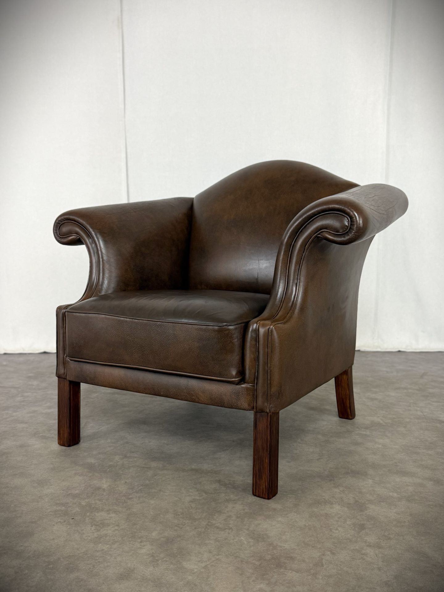 Vintage Möbel, Couch, Kommode, Hocker, Sessel, Sofa, Chesterfield, Chippendale, DeSede Sitzmöbel, Interior, Antik, Barock, Garnitur, Leder, Englische Möbel, Kolonialstil, Vintage, Design, Clubsessel, Wandbild, Portrait, Sekretär, Esstisch, Tisch, Holztisch, Marmortisch, shop, dress, clothes, online shop, boho, space-age, Machalke, KOINOR, De Sede, Lammhults, COR, Jori, LeoLux, Walter Knoll, Dauphin Vintage Möbel, Couch, Kommode, Hocker, Sessel, Sofa, Chesterfield, Chippendale, DeSede Sitzmöbel, Interior, Antik, Barock, Garnitur, Leder, Englische Möbel, Kolonialstil, Vintage, Design, Clubsessel, Wandbild, Portrait, Sekretär, Esstisch, Tisch, Holztisch, Marmortisch, shop, dress, clothes, online shop, boho, space-age, Machalke, KOINOR, De Sede, Lammhults, COR, Jori, LeoLux, Walter Knoll, Dauphin