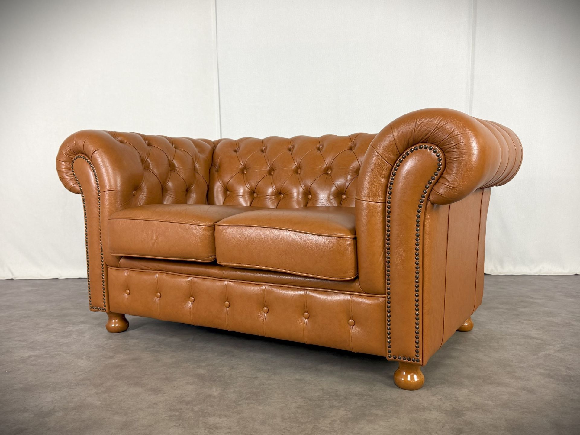 Vintage Möbel, Couch, Kommode, Hocker, Sessel, Sofa, Chesterfield, Chippendale, DeSede Sitzmöbel, Interior, Antik, Barock, Garnitur, Leder, Englische Möbel, Kolonialstil, Vintage, Design, Clubsessel, Wandbild, Portrait, Sekretär, Esstisch, Tisch, Holztisch, Marmortisch, shop, dress, clothes, online shop, boho, space-age Vintage Möbel, Couch, Kommode, Hocker, Sessel, Sofa, Chesterfield, Chippendale, DeSede Sitzmöbel, Interior, Antik, Barock, Garnitur, Leder, Englische Möbel, Kolonialstil, Vintage, Design, Clubsessel, Wandbild, Portrait, Sekretär, Esstisch, Tisch, Holztisch, Marmortisch, shop, dress, clothes, online shop, boho, space-age