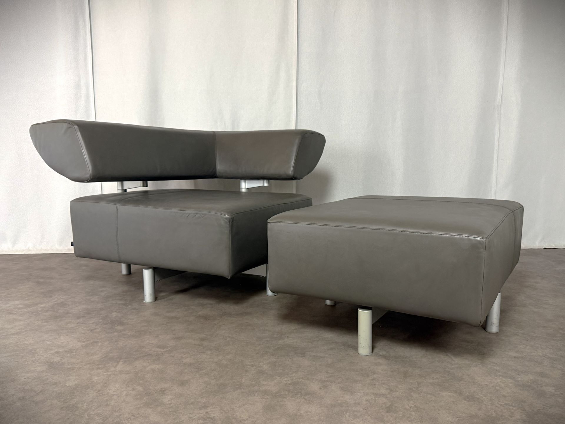 Vintage Möbel, Couch, Kommode, Hocker, Sessel, Sofa, Chesterfield, Chippendale, DeSede Sitzmöbel, Interior, Antik, Barock, Garnitur, Leder, Englische Möbel, Kolonialstil, Vintage, Design, Clubsessel, Wandbild, Portrait, Sekretär, Esstisch, Tisch, Holztisch, Marmortisch, shop, dress, clothes, online shop, boho, space-age, Machalke, KOINOR, De Sede, Lammhults, COR, Jori, LeoLux, Walter Knoll, Dauphin Vintage Möbel, Couch, Kommode, Hocker, Sessel, Sofa, Chesterfield, Chippendale, DeSede Sitzmöbel, Interior, Antik, Barock, Garnitur, Leder, Englische Möbel, Kolonialstil, Vintage, Design, Clubsessel, Wandbild, Portrait, Sekretär, Esstisch, Tisch, Holztisch, Marmortisch, shop, dress, clothes, online shop, boho, space-age, Machalke, KOINOR, De Sede, Lammhults, COR, Jori, LeoLux, Walter Knoll, Dauphin