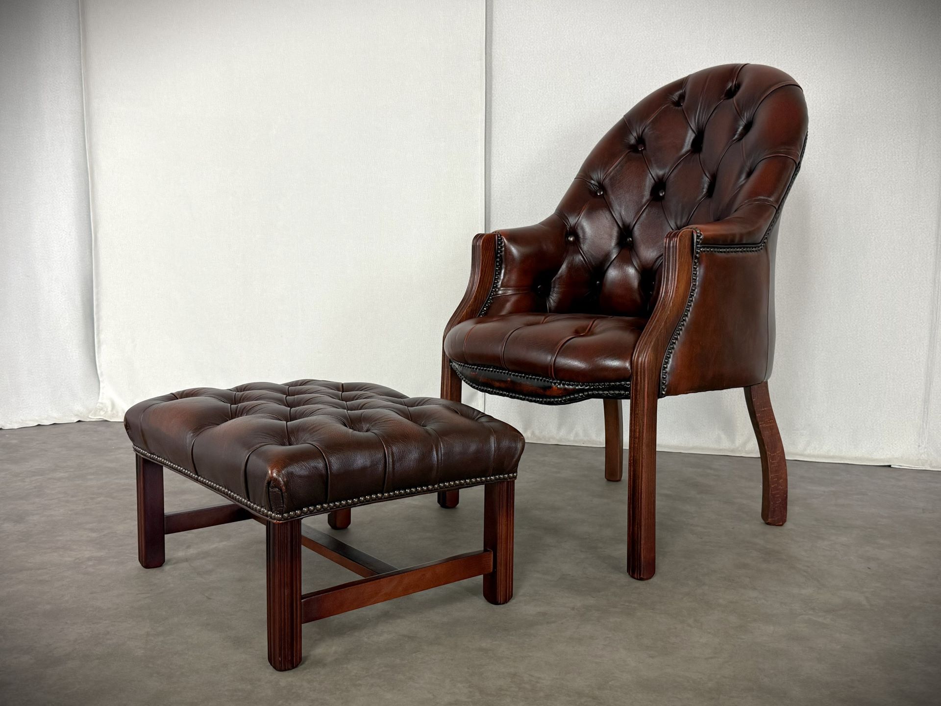 Vintage Möbel, Couch, Kommode, Hocker, Sessel, Sofa, Chesterfield, Chippendale, DeSede Sitzmöbel, Interior, Antik, Barock, Garnitur, Leder, Englische Möbel, Kolonialstil, Vintage, Design, Clubsessel, Wandbild, Portrait, Sekretär, Esstisch, Tisch, Holztisch, Marmortisch, shop, dress, clothes, online shop, boho, space-age, Machalke, KOINOR, De Sede, Lammhults, COR, Jori, LeoLux, Walter Knoll, Dauphin Vintage Möbel, Couch, Kommode, Hocker, Sessel, Sofa, Chesterfield, Chippendale, DeSede Sitzmöbel, Interior, Antik, Barock, Garnitur, Leder, Englische Möbel, Kolonialstil, Vintage, Design, Clubsessel, Wandbild, Portrait, Sekretär, Esstisch, Tisch, Holztisch, Marmortisch, shop, dress, clothes, online shop, boho, space-age, Machalke, KOINOR, De Sede, Lammhults, COR, Jori, LeoLux, Walter Knoll, Dauphin