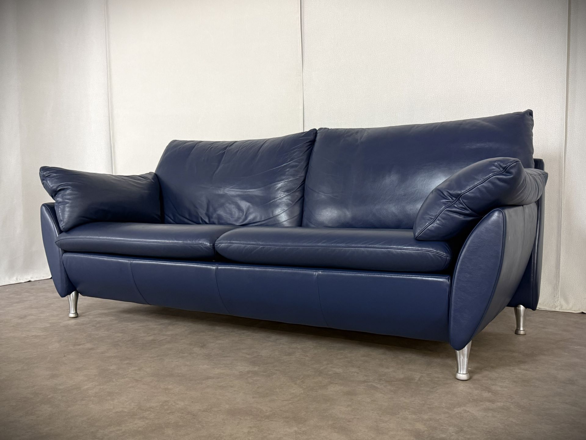 Vintage Möbel, Couch, Kommode, Hocker, Sessel, Sofa, Chesterfield, Chippendale, DeSede Sitzmöbel, Interior, Antik, Barock, Garnitur, Leder, Englische Möbel, Kolonialstil, Vintage, Design, Clubsessel, Wandbild, Portrait, Sekretär, Esstisch, Tisch, Holztisch, Marmortisch, shop, dress, clothes, online shop, boho, space-age, Machalke, KOINOR, De Sede, Lammhults, COR, Jori, LeoLux, Walter Knoll, Dauphin Vintage Möbel, Couch, Kommode, Hocker, Sessel, Sofa, Chesterfield, Chippendale, DeSede Sitzmöbel, Interior, Antik, Barock, Garnitur, Leder, Englische Möbel, Kolonialstil, Vintage, Design, Clubsessel, Wandbild, Portrait, Sekretär, Esstisch, Tisch, Holztisch, Marmortisch, shop, dress, clothes, online shop, boho, space-age, Machalke, KOINOR, De Sede, Lammhults, COR, Jori, LeoLux, Walter Knoll, Dauphin