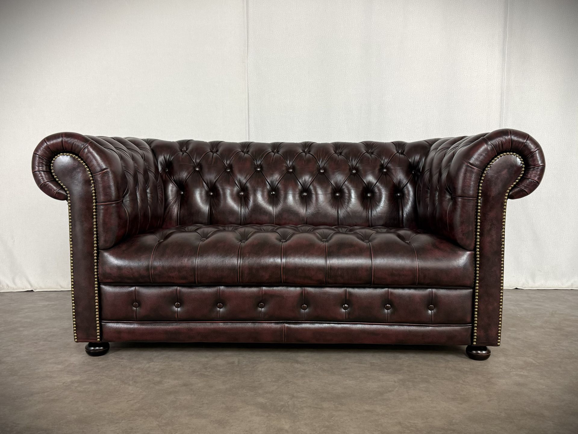 Vintage Möbel, Couch, Kommode, Hocker, Sessel, Sofa, Chesterfield, Chippendale, DeSede Sitzmöbel, Interior, Antik, Barock, Garnitur, Leder, Englische Möbel, Kolonialstil, Vintage, Design, Clubsessel, Wandbild, Portrait, Sekretär, Esstisch, Tisch, Holztisch, Marmortisch, shop, dress, clothes, online shop, boho, space-age, Machalke, KOINOR, De Sede, Lammhults, COR, Jori, LeoLux, Walter Knoll, Dauphin Vintage Möbel, Couch, Kommode, Hocker, Sessel, Sofa, Chesterfield, Chippendale, DeSede Sitzmöbel, Interior, Antik, Barock, Garnitur, Leder, Englische Möbel, Kolonialstil, Vintage, Design, Clubsessel, Wandbild, Portrait, Sekretär, Esstisch, Tisch, Holztisch, Marmortisch, shop, dress, clothes, online shop, boho, space-age, Machalke, KOINOR, De Sede, Lammhults, COR, Jori, LeoLux, Walter Knoll, Dauphin