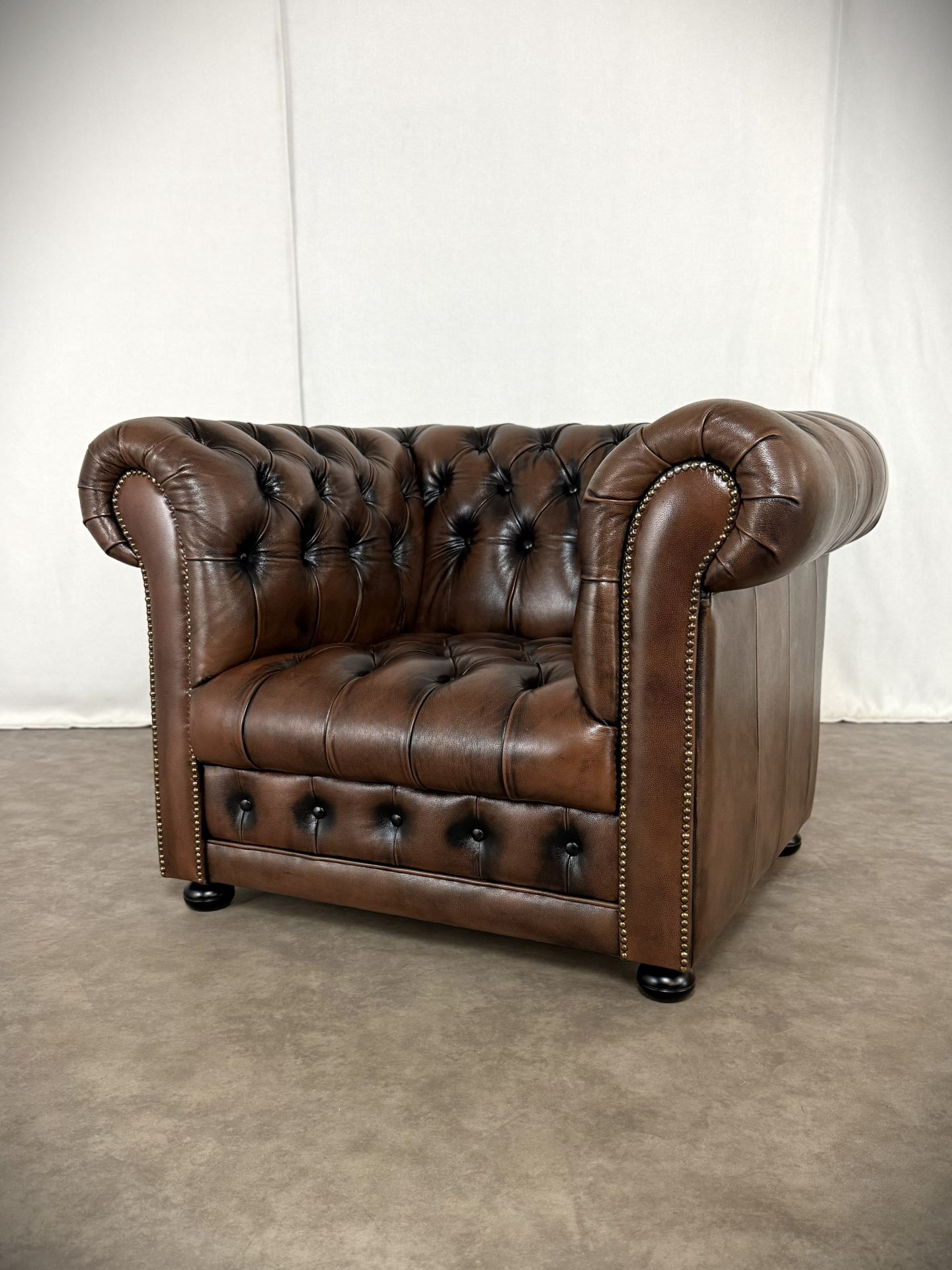 Vintage Möbel, Couch, Kommode, Hocker, Sessel, Sofa, Chesterfield, Chippendale, DeSede Sitzmöbel, Interior, Antik, Barock, Garnitur, Leder, Englische Möbel, Kolonialstil, Vintage, Design, Clubsessel, Wandbild, Portrait, Sekretär, Esstisch, Tisch, Holztisch, Marmortisch, shop, dress, clothes, online shop, boho, space-age, Machalke, KOINOR, De Sede, Lammhults, COR, Jori, LeoLux, Walter Knoll, Dauphin Vintage Möbel, Couch, Kommode, Hocker, Sessel, Sofa, Chesterfield, Chippendale, DeSede Sitzmöbel, Interior, Antik, Barock, Garnitur, Leder, Englische Möbel, Kolonialstil, Vintage, Design, Clubsessel, Wandbild, Portrait, Sekretär, Esstisch, Tisch, Holztisch, Marmortisch, shop, dress, clothes, online shop, boho, space-age, Machalke, KOINOR, De Sede, Lammhults, COR, Jori, LeoLux, Walter Knoll, Dauphin