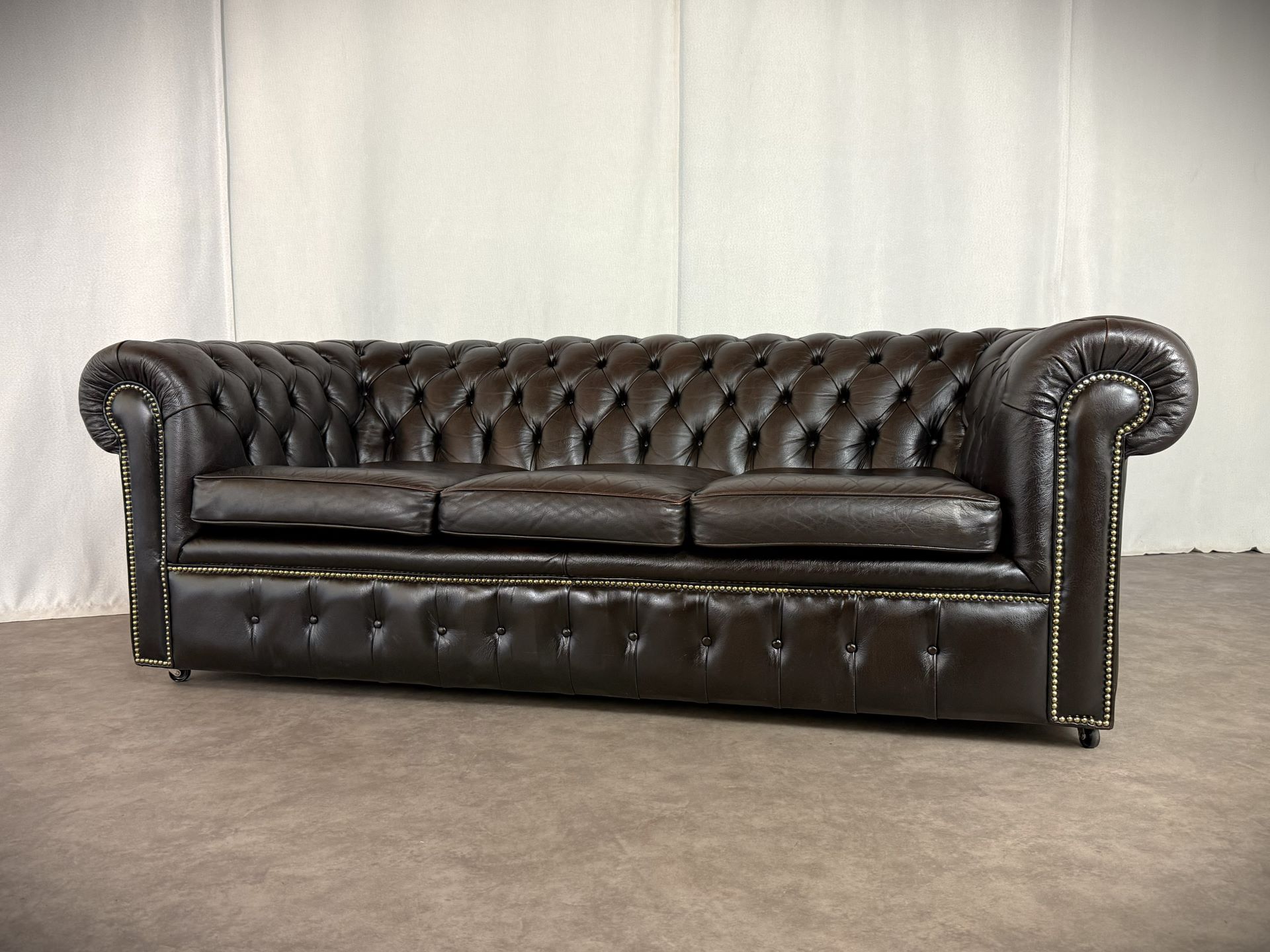 Vintage Möbel, Couch, Kommode, Hocker, Sessel, Sofa, Chesterfield, Chippendale, DeSede Sitzmöbel, Interior, Antik, Barock, Garnitur, Leder, Englische Möbel, Kolonialstil, Vintage, Design, Clubsessel, Wandbild, Portrait, Sekretär, Esstisch, Tisch, Holztisch, Marmortisch, shop, dress, clothes, online shop, boho, space-age, Machalke, KOINOR, De Sede, Lammhults, COR, Jori, LeoLux, Walter Knoll, Dauphin, Herman Miller Vintage Möbel, Couch, Kommode, Hocker, Sessel, Sofa, Chesterfield, Chippendale, DeSede Sitzmöbel, Interior, Antik, Barock, Garnitur, Leder, Englische Möbel, Kolonialstil, Vintage, Design, Clubsessel, Wandbild, Portrait, Sekretär, Esstisch, Tisch, Holztisch, Marmortisch, shop, dress, clothes, online shop, boho, space-age, Machalke, KOINOR, De Sede, Lammhults, COR, Jori, LeoLux, Walter Knoll, Dauphin, Herman Miller